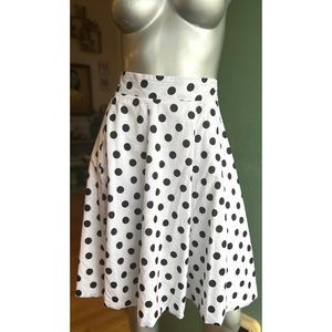 AMANDA AND CHELSEA POLKA DOT FULL SKIRT SIZE 6 perfect condition